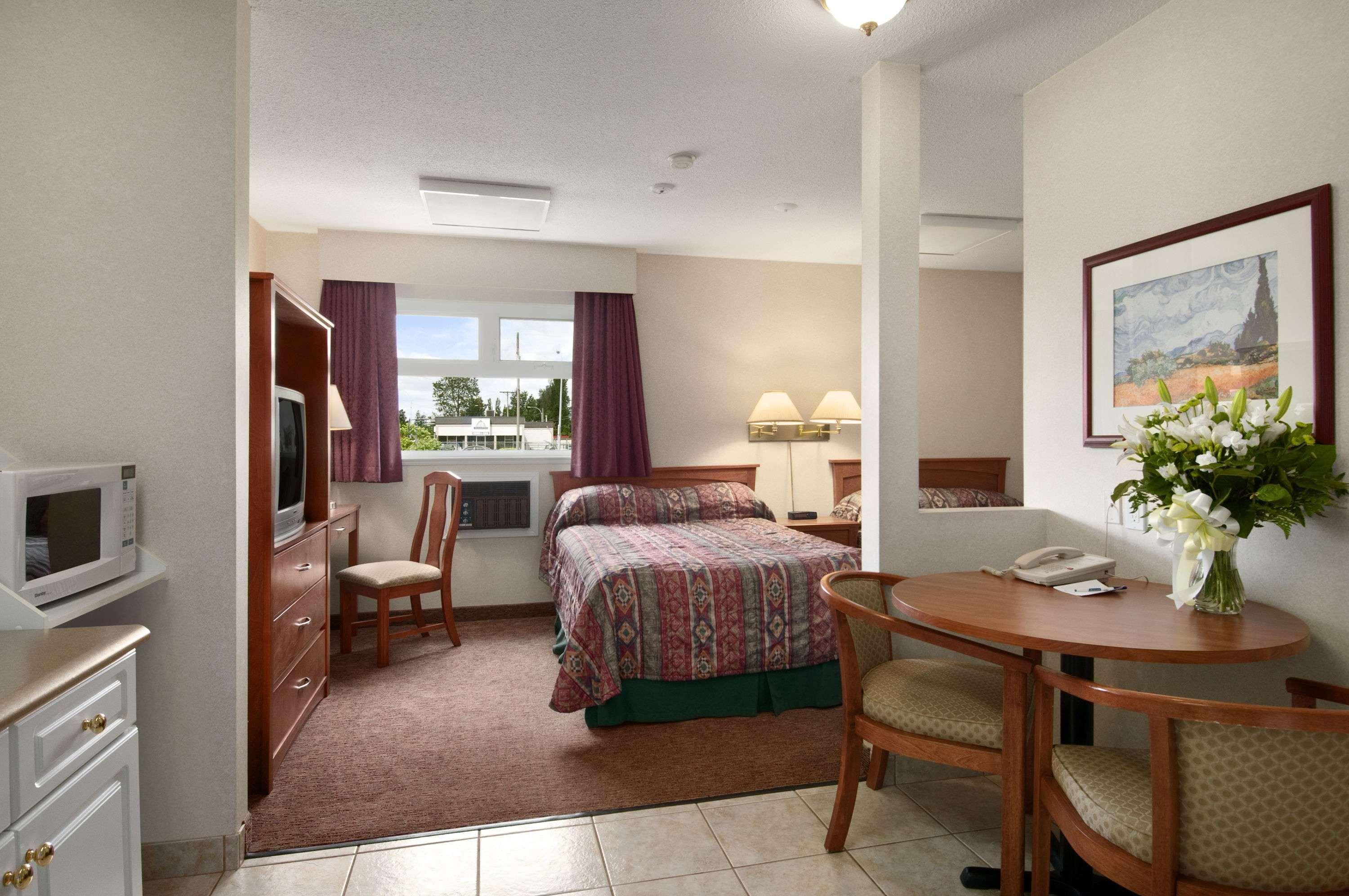 Travelodge By Wyndham Лангли Екстериор снимка